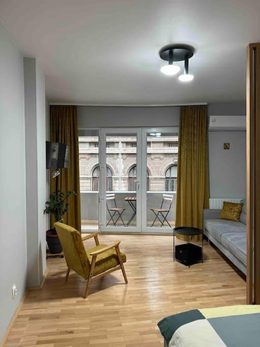 Double Studio Near University Square - 2 Balconies Bukarest Kültér fotó